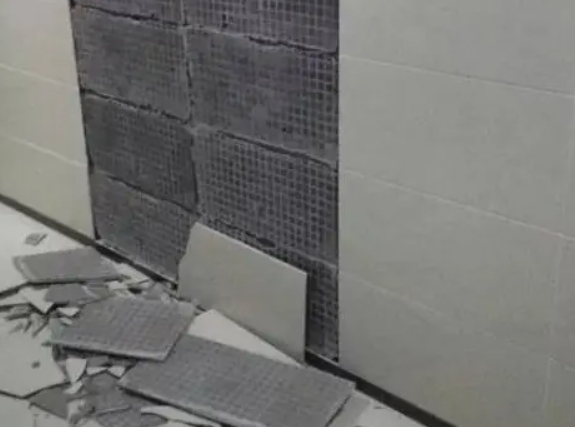 东湖瓷砖空鼓维修公司分享下东湖墙砖松动维修的知识